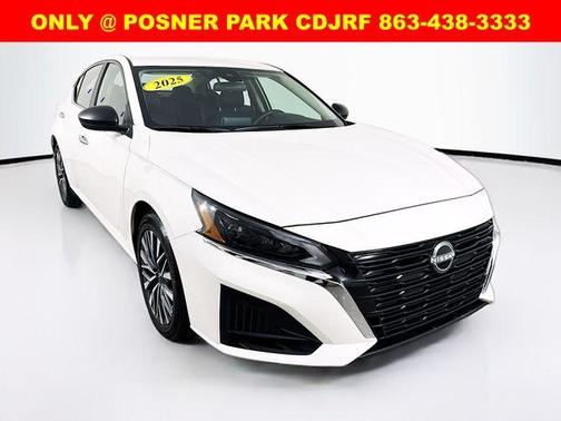 Glacier White 2025 Nissan Altima SV