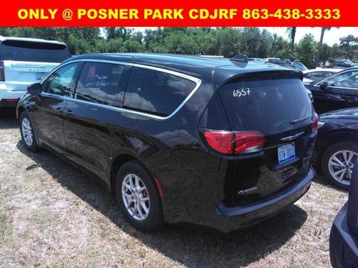 2023 Chrysler Voyager LX