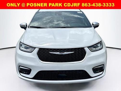 Bright White Clearcoat 2026 Chrysler Pacifica Pinnacle