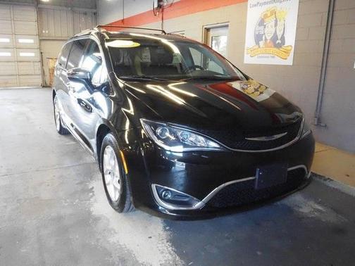 Photo 1 of 51 of 2020 Chrysler Pacifica Limited