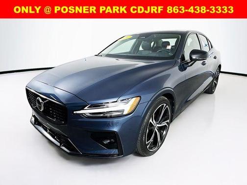 2024 Volvo S60 B5 Core Dark Theme