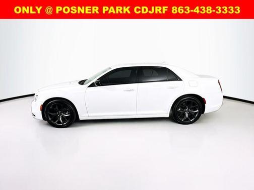 2022 Chrysler 300 Touring