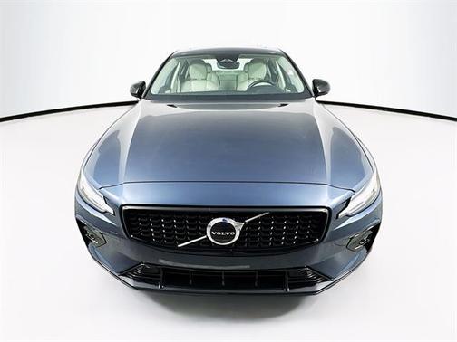 2024 Volvo S60 B5 Core Dark Theme