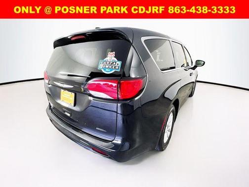 2023 Chrysler Voyager LX