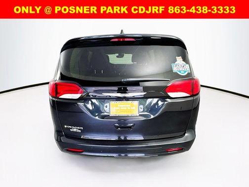 2023 Chrysler Voyager LX