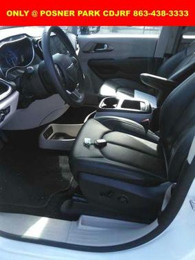 2024 Chrysler Pacifica Touring-L