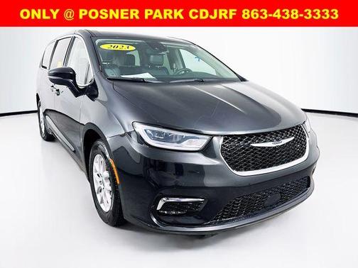 2023 Chrysler Pacifica Touring-L