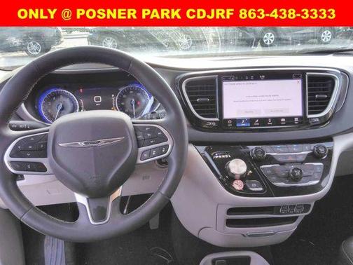Brilliant Black Crystal Pearlcoat 2023 Chrysler Pacifica Touring-L