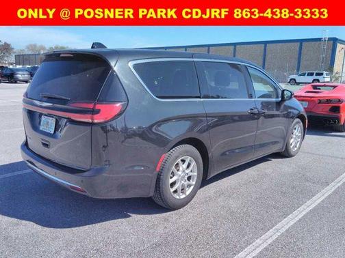 Brilliant Black Crystal Pearlcoat 2023 Chrysler Pacifica Touring-L