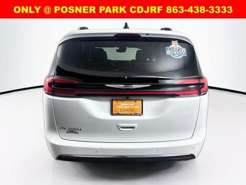 Bright White Clearcoat 2026 Chrysler Pacifica Hybrid Pinnacle
