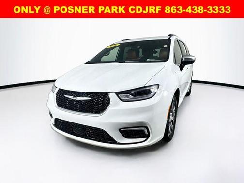 Bright White Clearcoat 2026 Chrysler Pacifica Hybrid Pinnacle