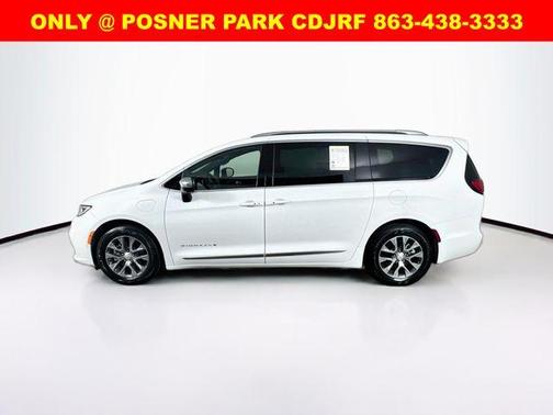 Bright White Clearcoat 2026 Chrysler Pacifica Hybrid Pinnacle