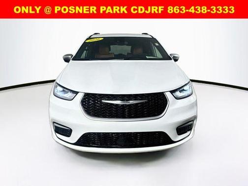 Bright White Clearcoat 2026 Chrysler Pacifica Hybrid Pinnacle