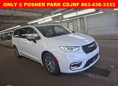 Bright White Clearcoat 2026 Chrysler Pacifica Hybrid Pinnacle