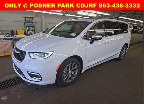 Bright White Clearcoat 2026 Chrysler Pacifica Hybrid Pinnacle