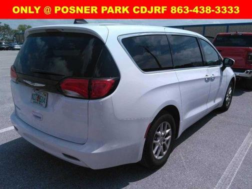 2023 Chrysler Voyager LX