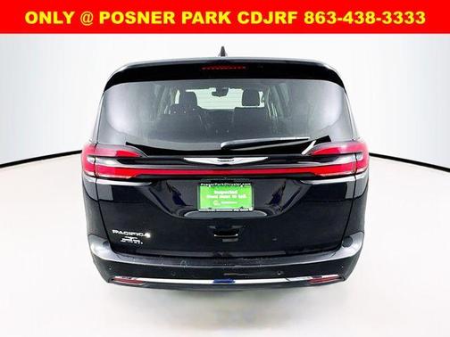 2023 Chrysler Pacifica Touring-L