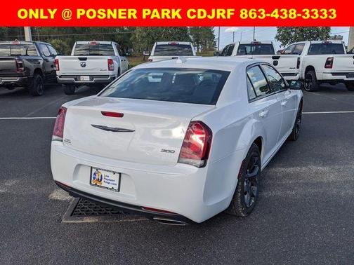 2023 Chrysler 300 Touring