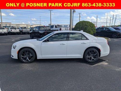 2023 Chrysler 300 Touring