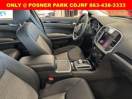 2023 Chrysler 300 Touring