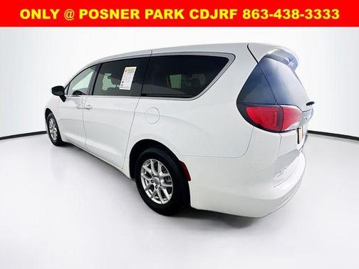 Bright White Clearcoat 2022 Chrysler Voyager LX
