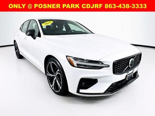 2024 Volvo S60 B5 Plus Dark Theme