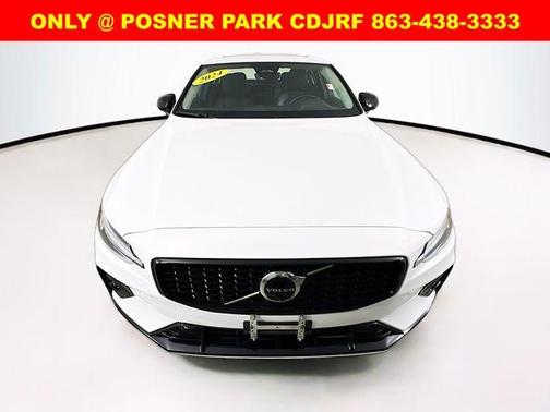 2024 Volvo S60 B5 Plus Dark Theme