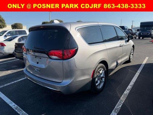 2017 Chrysler Pacifica Touring-L