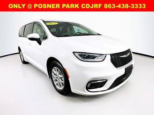 2023 Chrysler Pacifica Touring-L