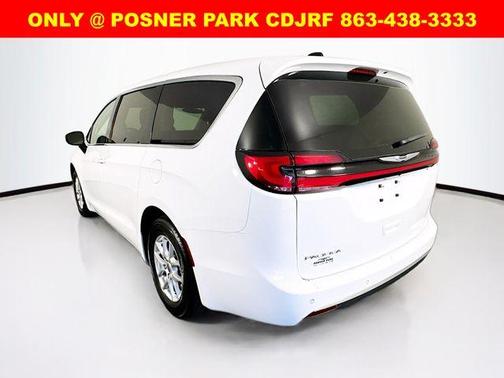 2023 Chrysler Pacifica Touring-L