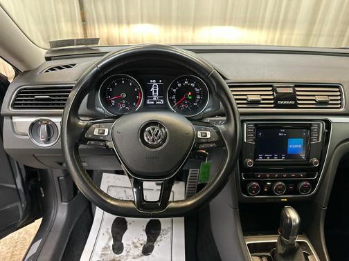 2018 Volkswagen Passat 2.0T R-Line