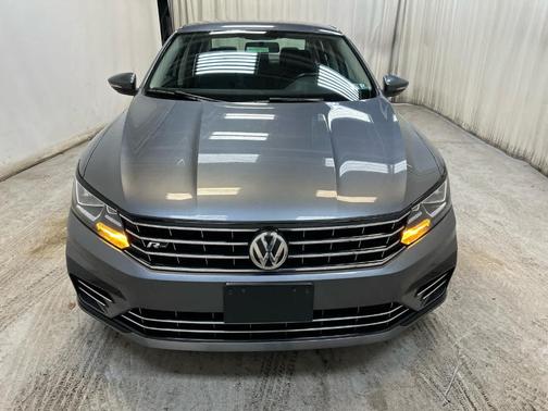 2018 Volkswagen Passat 2.0T R-Line
