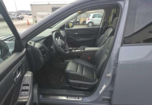 2025 Nissan Rogue SL