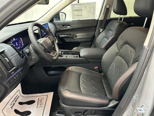 Boulder Gray Metallic 2026 Nissan Pathfinder Platinum