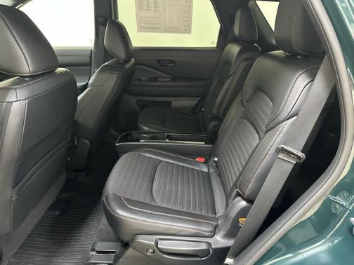 2 Tone Green / Black Roof 2023 Nissan Pathfinder Rock Creek