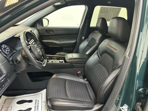 2 Tone Green / Black Roof 2023 Nissan Pathfinder Rock Creek