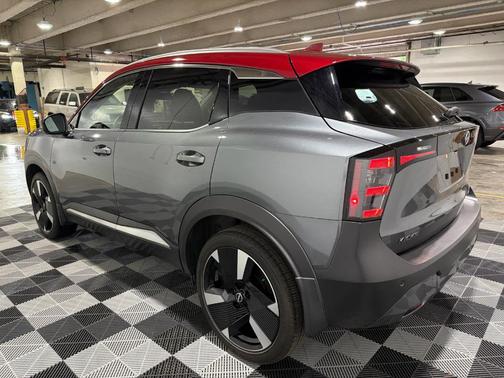 2t Gun Red Roof 2025 Nissan Kicks SR