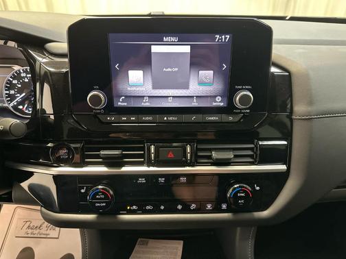 2025 Nissan Pathfinder SV