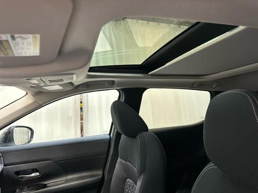 Aspen White Tricoat 2027 Nissan Kicks SV