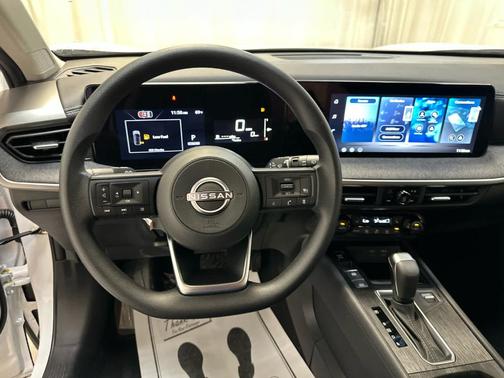 Aspen White Tricoat 2027 Nissan Kicks SV
