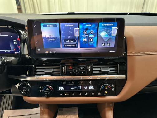 Everest White P 2026 Nissan Pathfinder Platinum