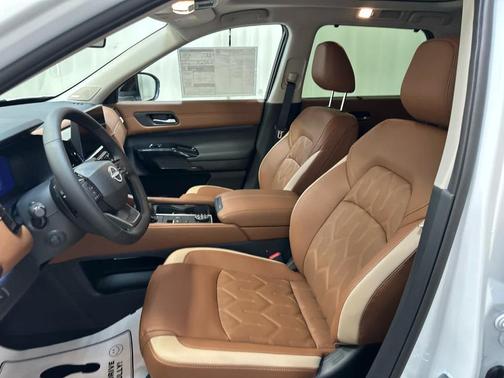 Everest White P 2026 Nissan Pathfinder Platinum