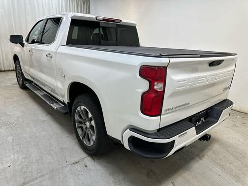 Iridescent Pearl Tricoat 2024 Chevrolet Silverado 1500 High Country