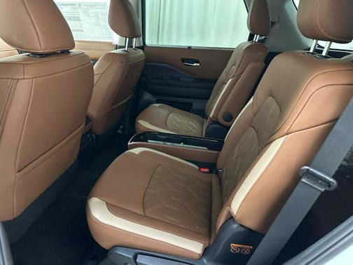Pearl 2026 Nissan Pathfinder Platinum