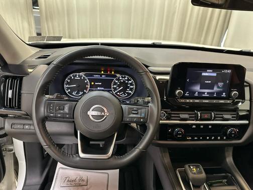 2022 Nissan Pathfinder SV
