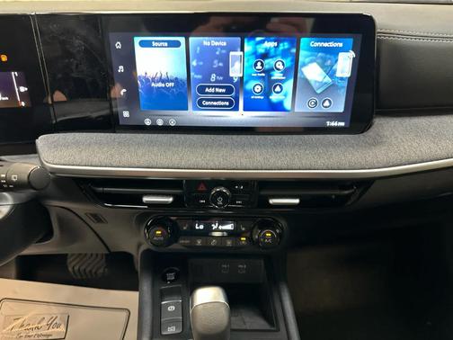 Aspen White Tri 2026 Nissan Kicks SV