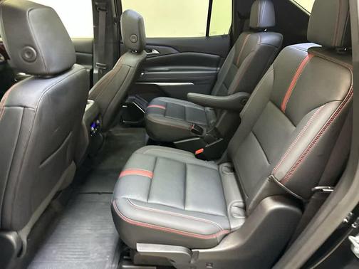 Mosaic Black Metallic 2024 Chevrolet Traverse RS