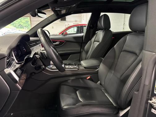 Daytona Gray Pearl Effect 2021 Audi Q8 55 Premium Plus
