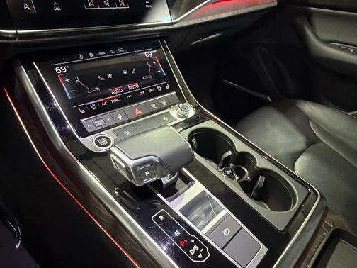 Daytona Gray Pearl Effect 2021 Audi Q8 55 Premium Plus