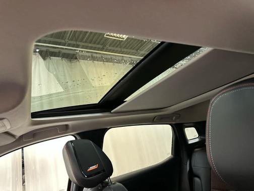 Scarlet Ember T 2026 Nissan Kicks SR